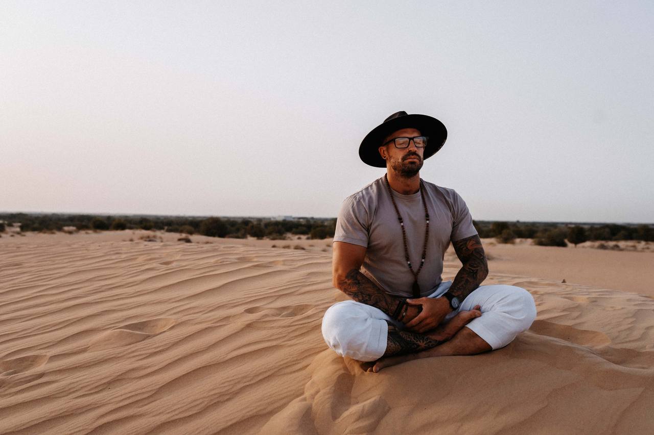 Ash Edelman, meditating